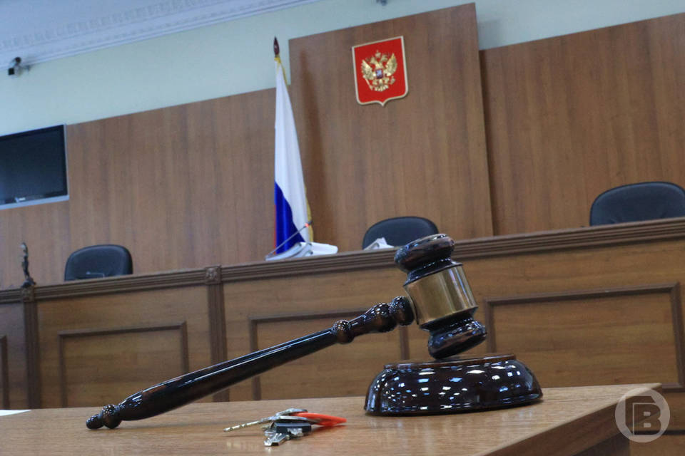 В Волжском перед судом предстанет 43-летний местный житель, обвиняемый в гибели своей сожительницы