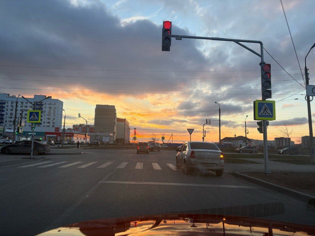 На опасном перекрёстке в Волжском установили новый светофор