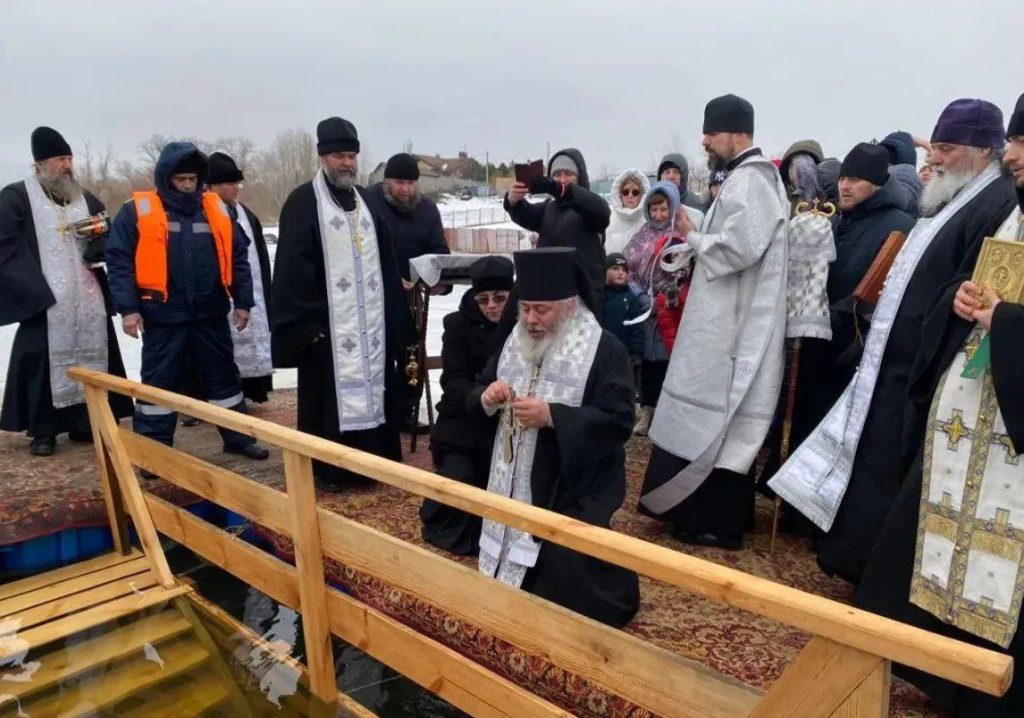 МЧС напоминает правила безопасности при купании в Крещение
