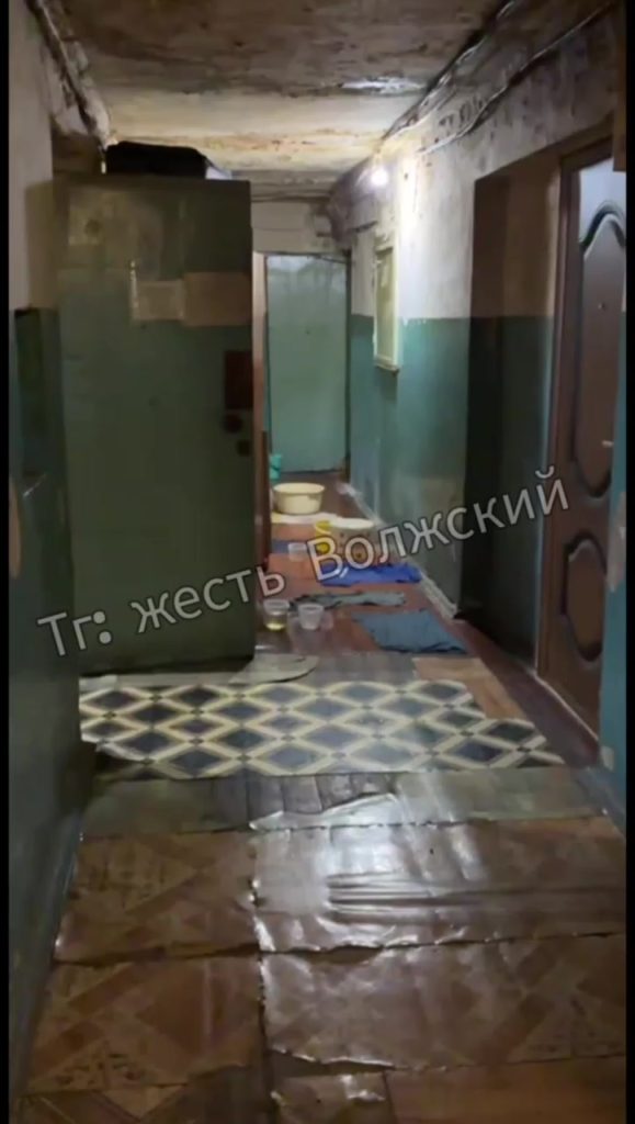 Жильцы дома на улице Мира устали от протечек с крыши