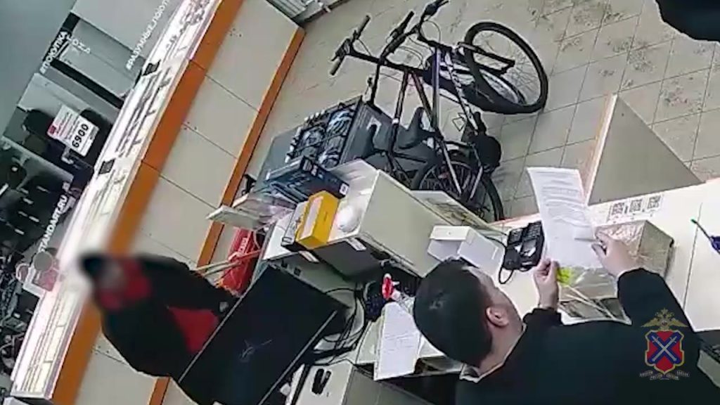 В Волжском задержан мужчина при попытке сбыта холодного оружия