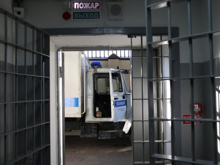 Суд вынес приговор мужчине, помогавшему мошенникам под угрозой расправы над семьёй