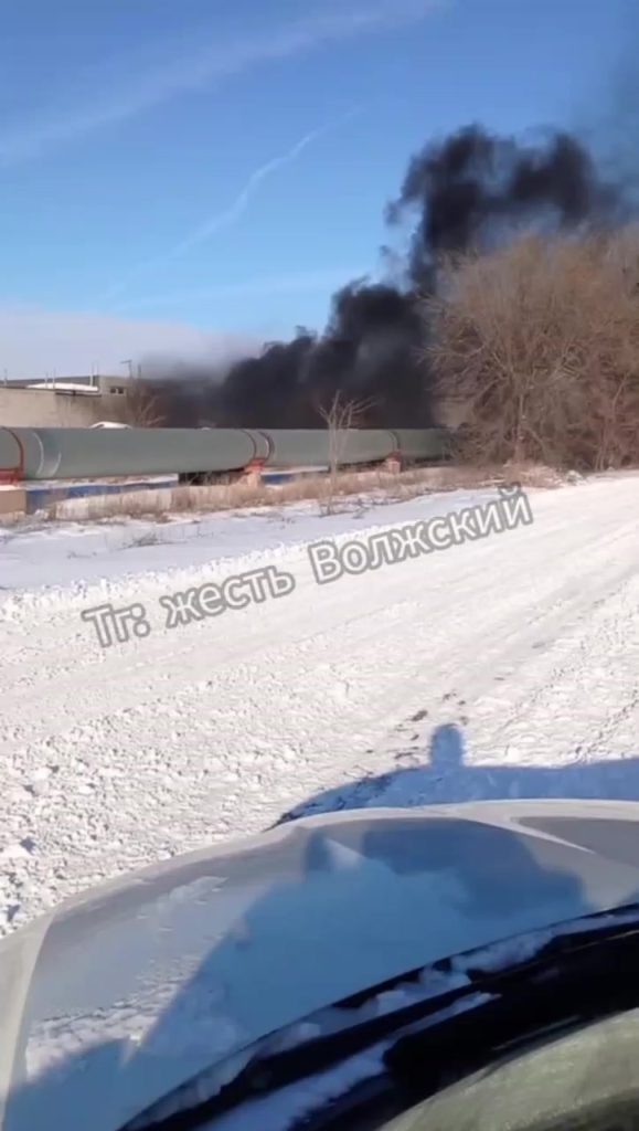 Пожар в жилом доме на улице Пушкина в Волжском