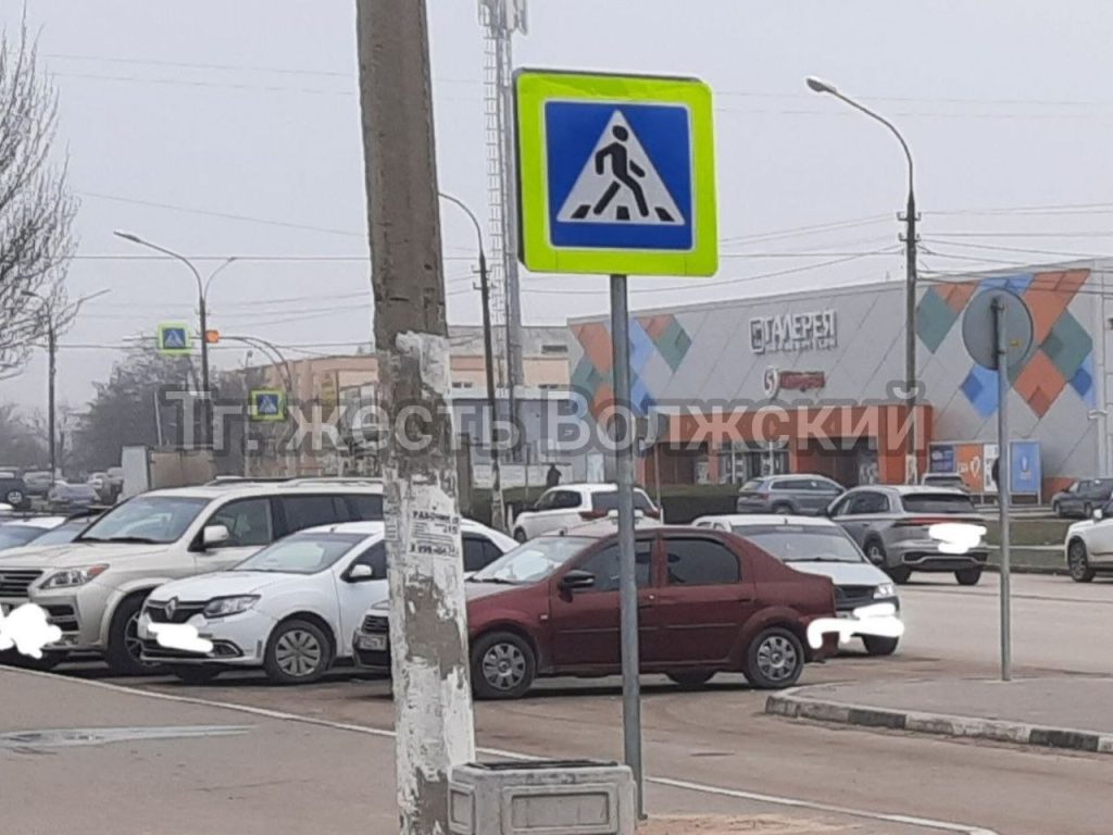 Остановка в тупике: хаотичная парковка парализует новый павильон на Оломоуцкой