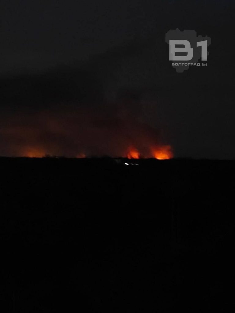 Крупный ландшафтный пожар вспыхнул в пригороде Волжского