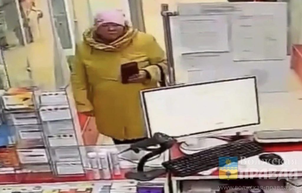 Полиция Волжского разыскивает женщину, расплачивающуюся чужой картой