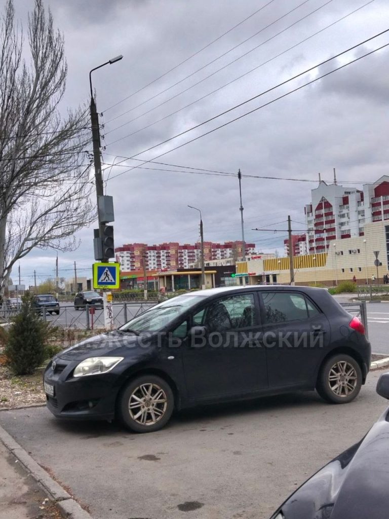 Светофоры вышли из строя на оживлённом пешеходном переходе в 14-м микрорайоне