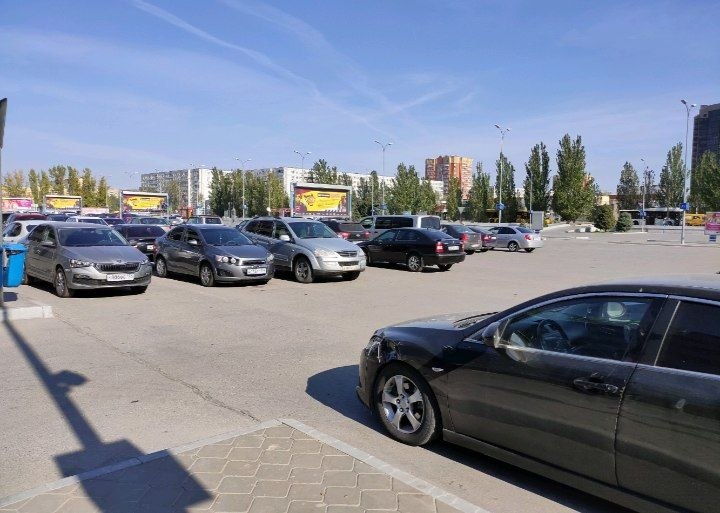 Волжский на пороге транспортного коллапса: платные парковки вместо бесплатных стоянок