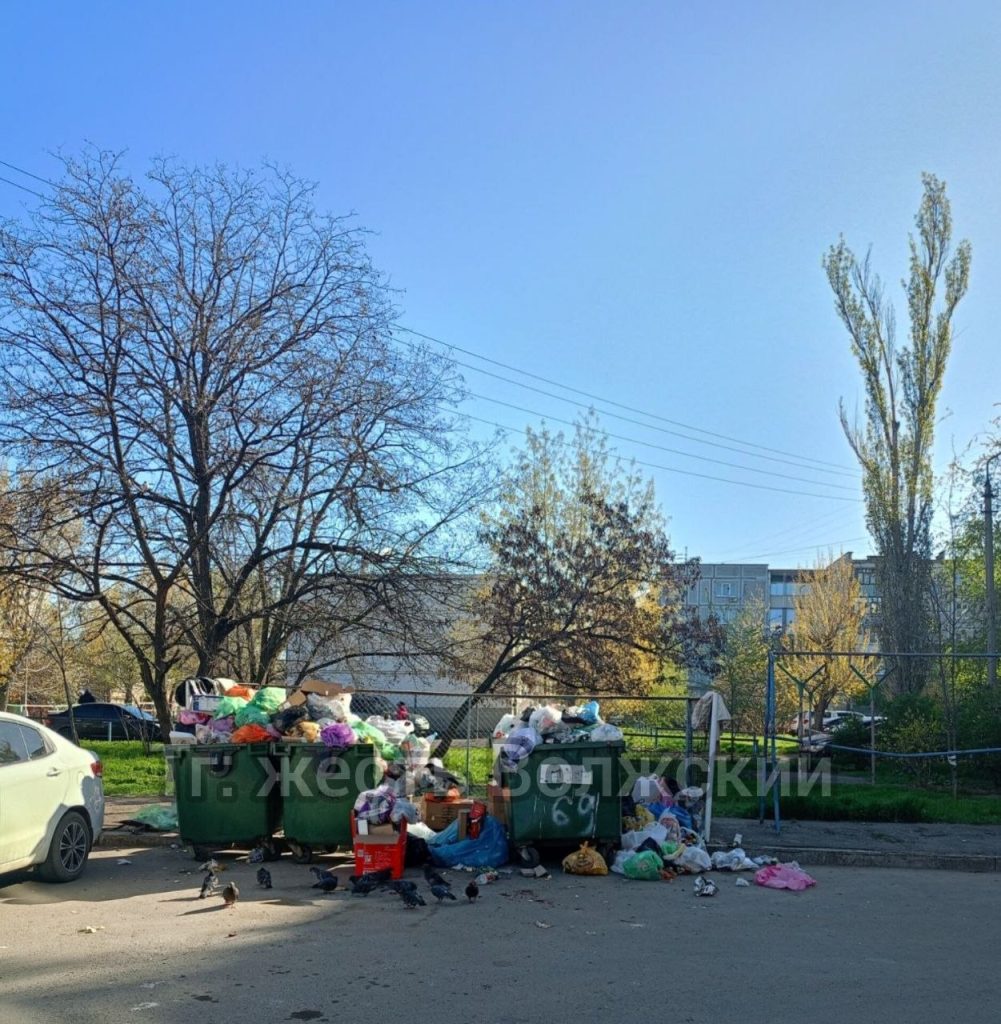 Жители 30-го микрорайона жалуются на завалы мусора