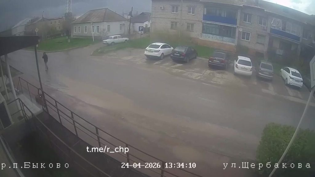 Чудо в Быково: пешеход и водитель спаслись за секунду до обрушения крыши