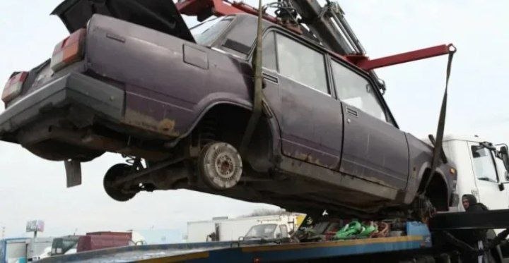 В Волжском началась очистка дворов от бесхозных автомобилей