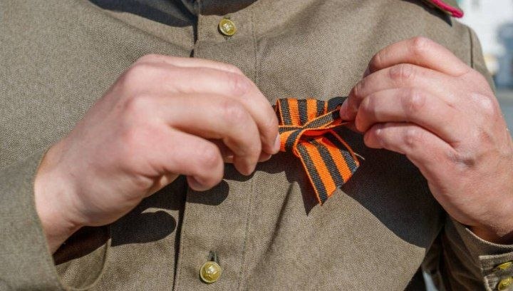 За неправильное ношение георгиевской ленты грозит уголовная ответственность