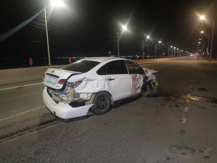 Разворот не по правилам: в Волжском столкнулись Nissan и BMW