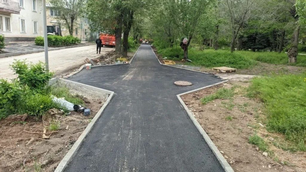 В Волжском продолжается ремонт дорог: 9 объектов в работе