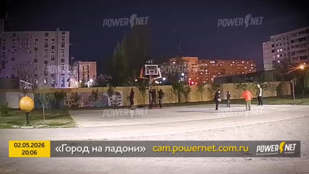 В Волжском вандалы сломали баскетбольное кольцо в Космопарке