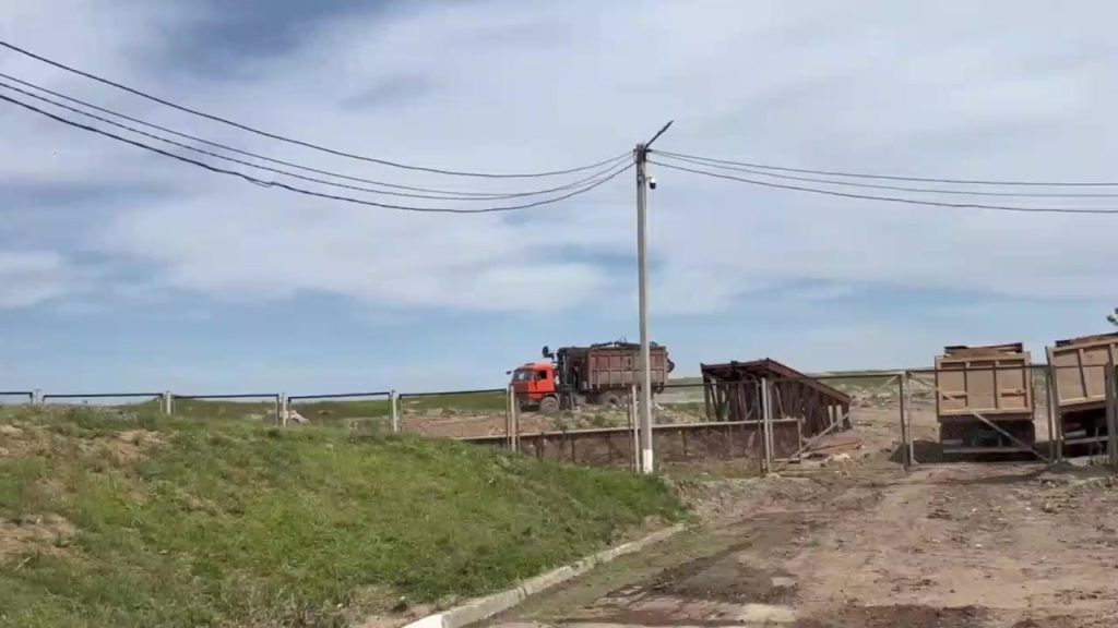 Пожарные проверили готовность мусорного полигона в Волжском к возгораниям
