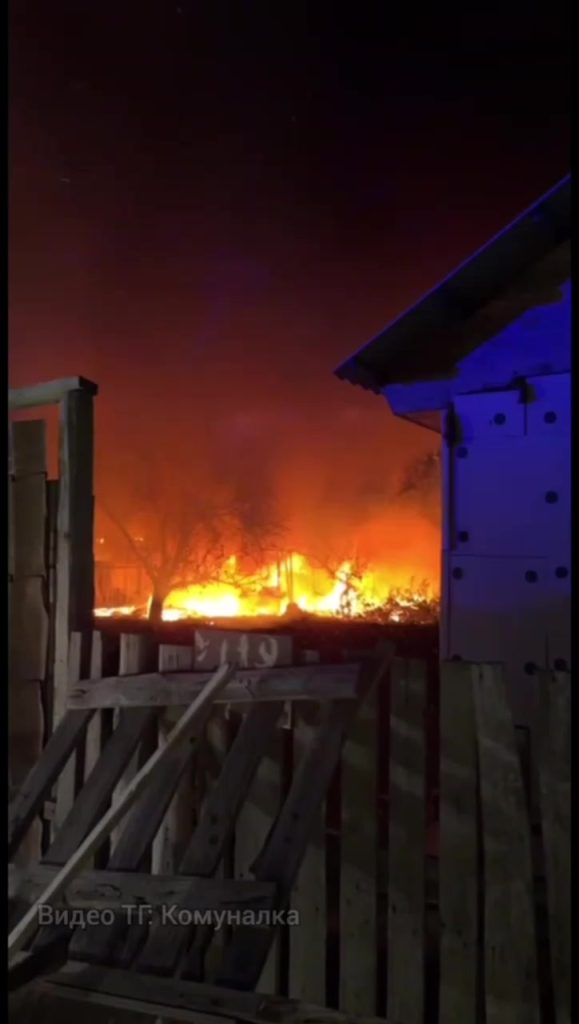 Пожар в СНТ «Заканалье»: горят три дома, подробности уточняются