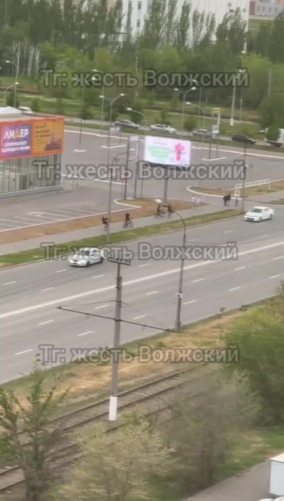 Опасные велосипедисты на встречной полосе в Волжском: горожане возмущены