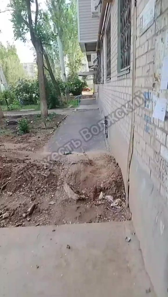 Жители Волжского жалуются на последствия ремонта во дворе на Мечникова