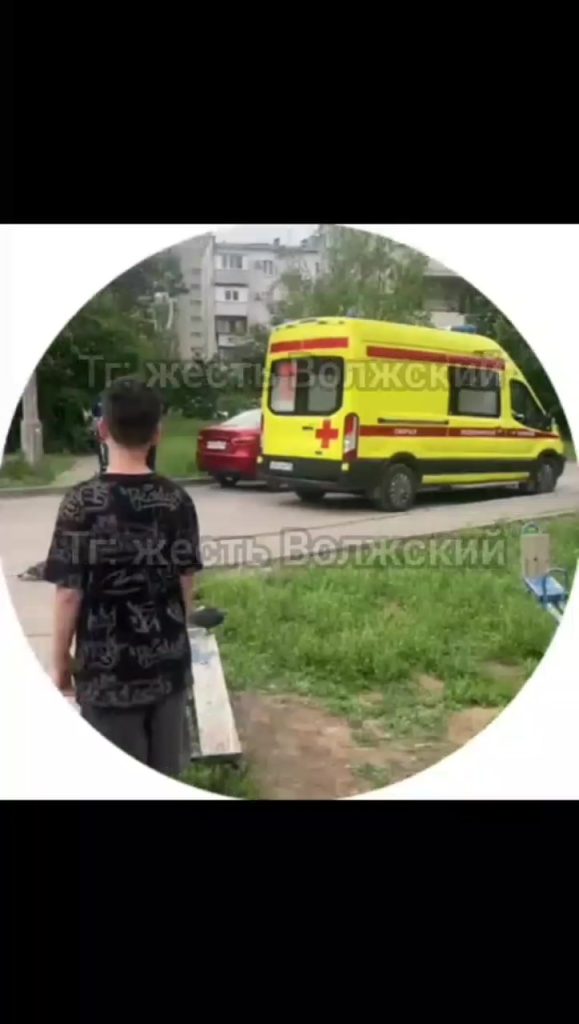 Скорая помощь госпитализировала молодого человека в 23-м микрорайоне