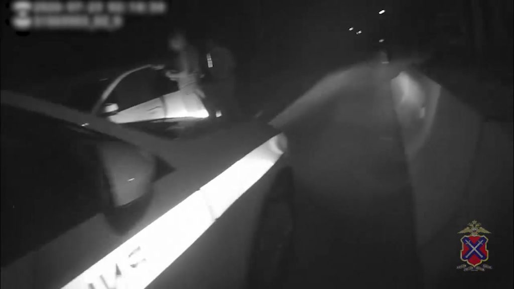 В Волжском пассажир такси попался с наркотиками из-за нервного поведения
