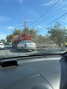 В Волжском велосипедист пострадал в ДТП с КАМАЗом и Skoda