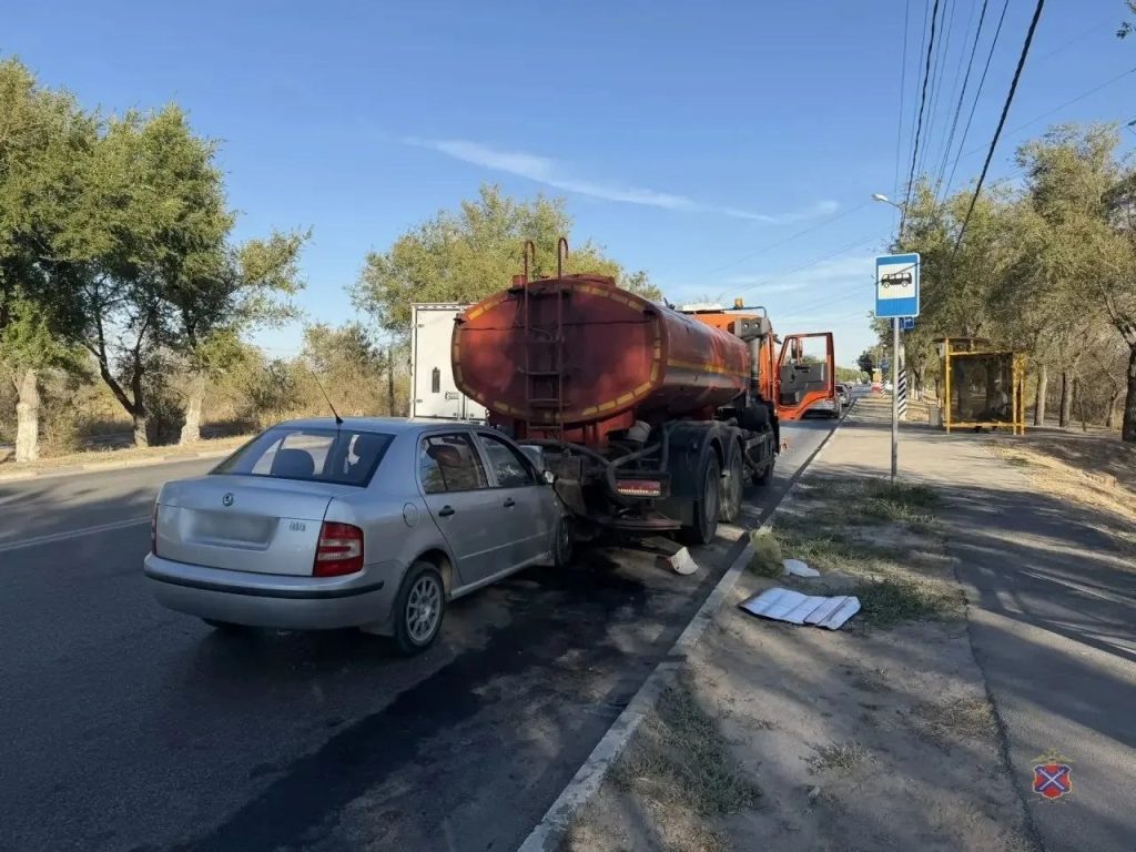 Смертельное ДТП на выезде из Волжского: автомобилистка сбила велосипедиста и врезалась в КАМАЗ
