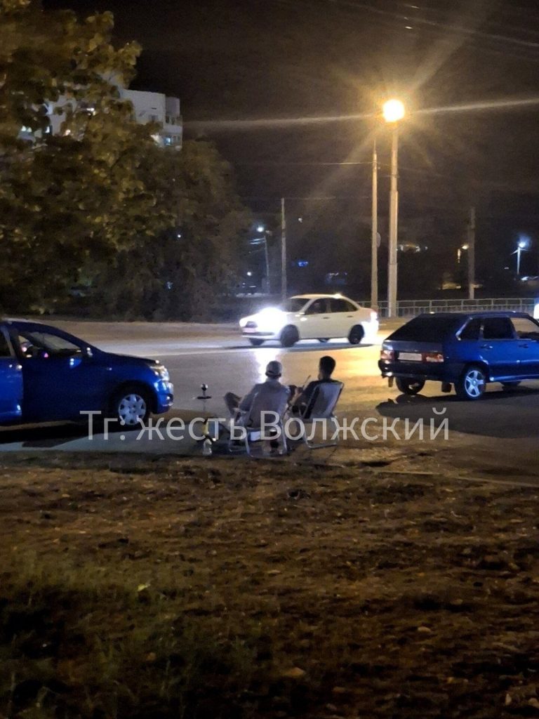 Волжский дзен: автомобилисты устроили курорт в очереди за бензином