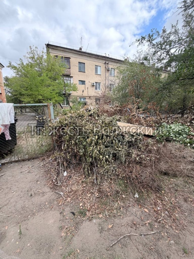 Пожароопасный двор: управляющая компания забросила дом на 19 Партсъезда, 62