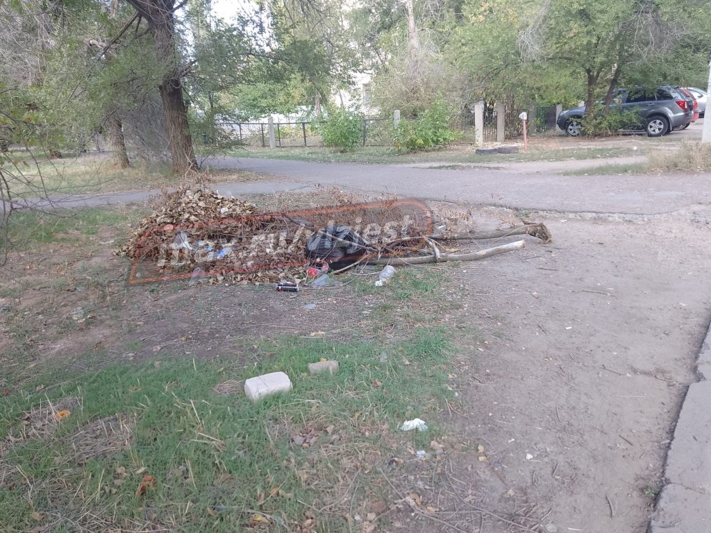 На улице Машиностроителей, 11 образовалась стихийная свалка