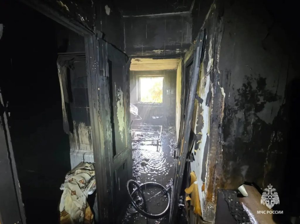 Неосторожное курение привело к пожару в Волжском: двое пострадавших госпитализированы