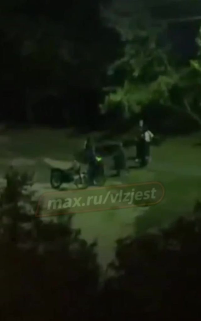 Жители 23-го микрорайона Волжского жалуются на ночные заезды мотоциклистов во дворе