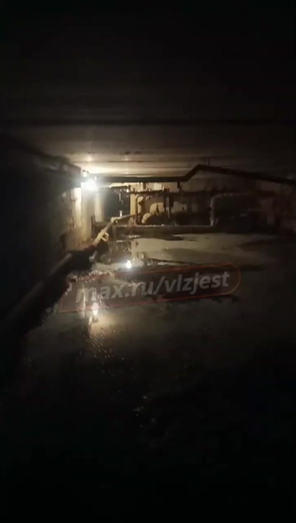 В Волжском подвал дома на Кирова, 13 вновь затопило фекальными стоками