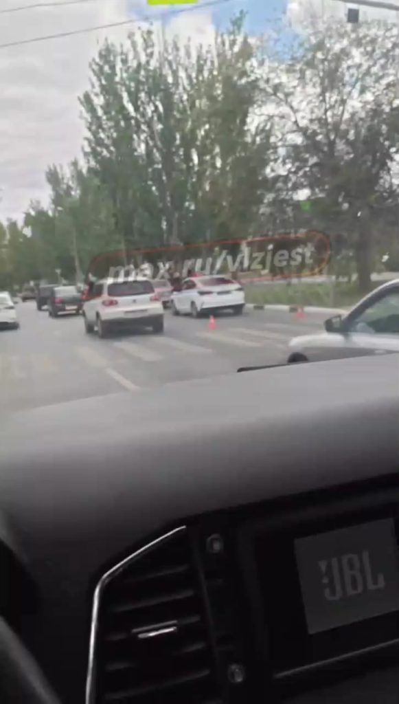 На проспекте Ленина в Волжском столкнулись несколько автомобилей