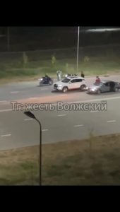 Ночные гонки на улице Карбышева в Волжском снова не дали жителям спать