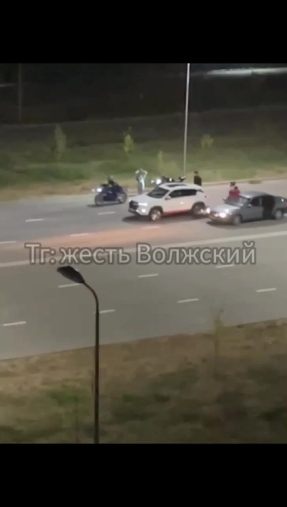 Ночные гонки на улице Карбышева в Волжском снова не дали жителям спать