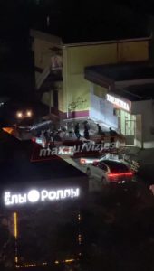 Жители улицы Мира в Волжском жалуются на ночные дебоши у бара «Хмелетека»
