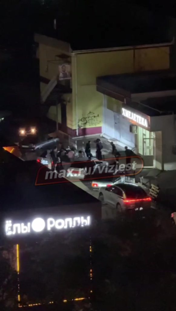 Жители улицы Мира в Волжском жалуются на ночные дебоши у бара «Хмелетека»
