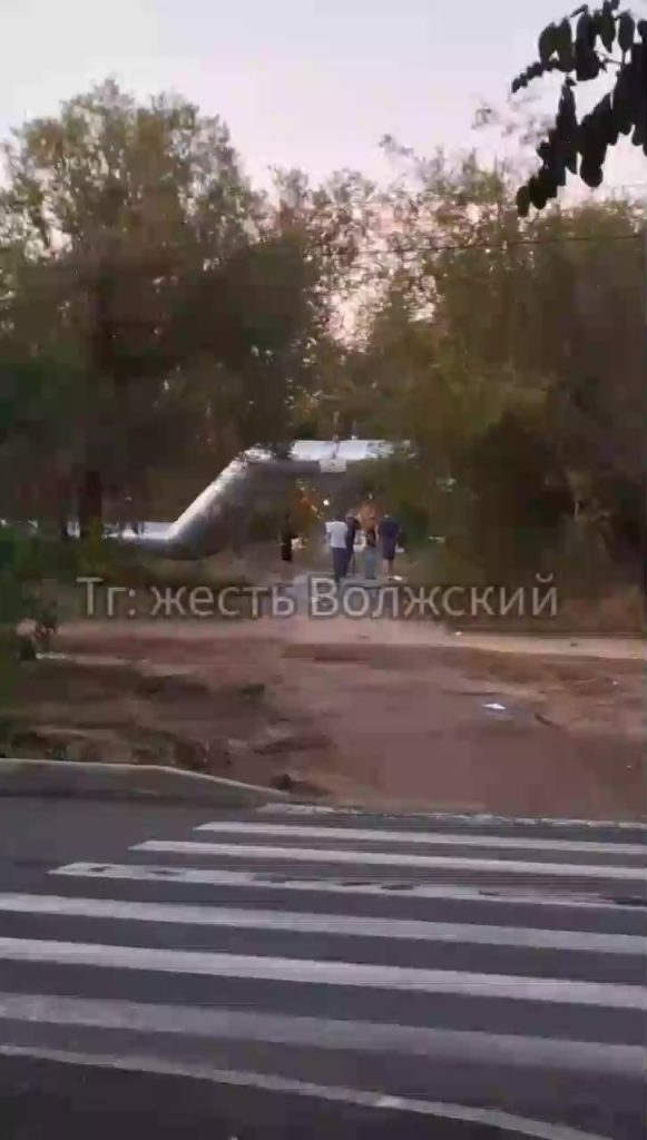 На Пушкина, 80 подростки устроили «фаер-шоу» из мусора на пустыре