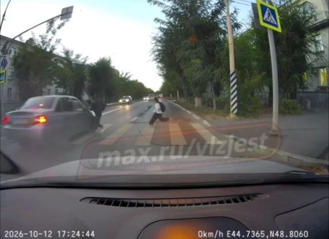 В Волжском девятилетний ребёнок пострадал в ДТП на пешеходном переходе