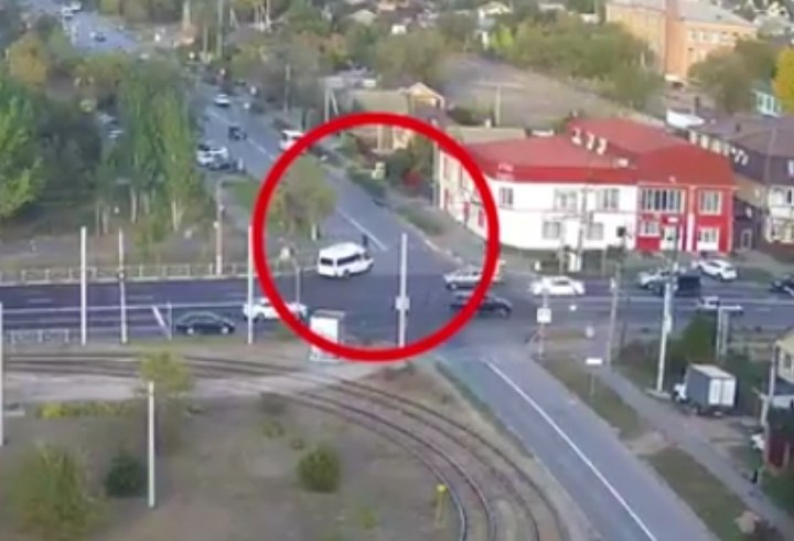 В Волжском на пешеходном переходе у больницы Фишера сбили женщину