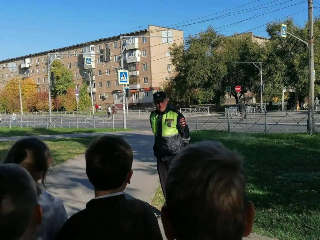 Волжским школьникам напомнили о правилах дорожной безопасности