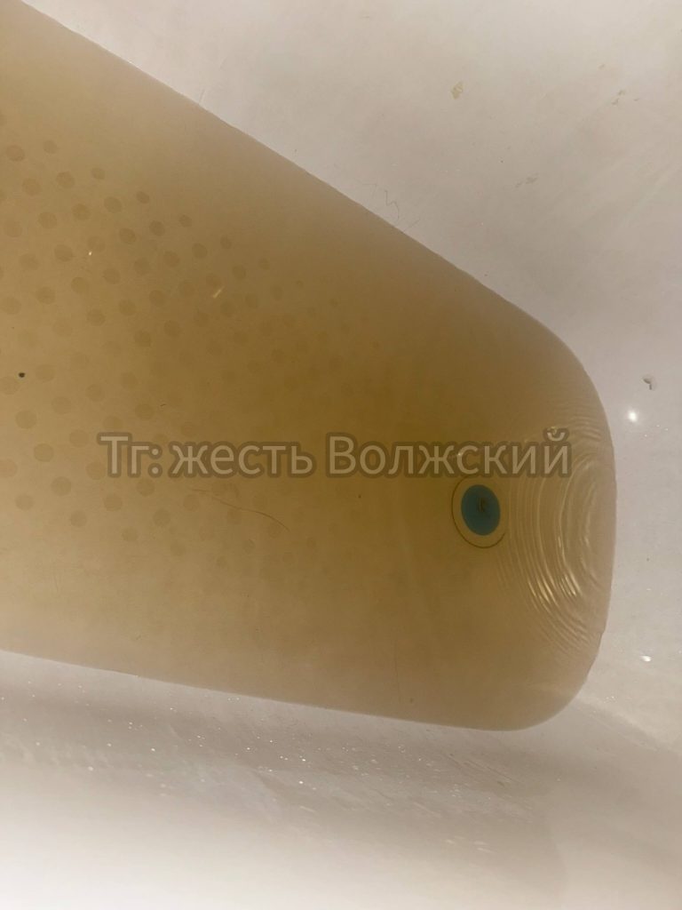 Жители дома на Профсоюзов пожаловались на ржавую воду из крана
