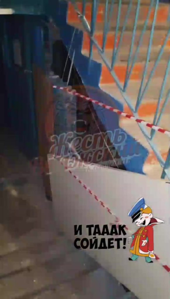 На Пионерской, 25 ремонт стены остановился на заливке основания