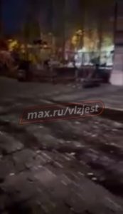 Жители Волжского просят ограничить проезд автомобилей по пешеходной дорожке в новом сквере на Советской