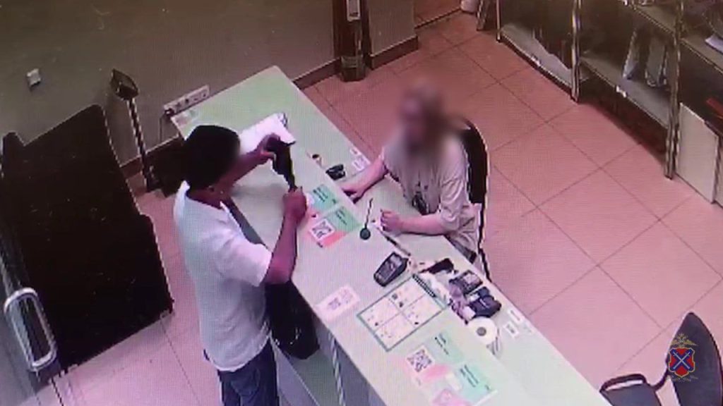 Сбили пенсионерку на самокате и сбежали!