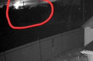 В Волжском сгорел частный дом — очевидцы подозревают поджог