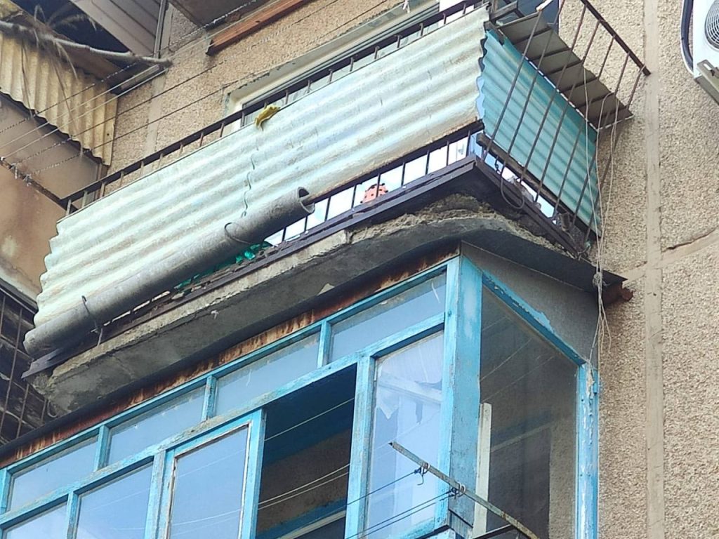 В Волжском после гибели пенсионерки управляющая компания взялась за ремонт балконов