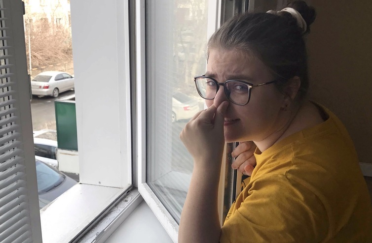 Жильцы дома на Энгельса, 8 (Советская, 12) в Волжском жалуются на жуткий запах