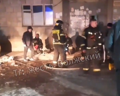 В Волжском загорелась квартира на улице Горького — пострадавших не
